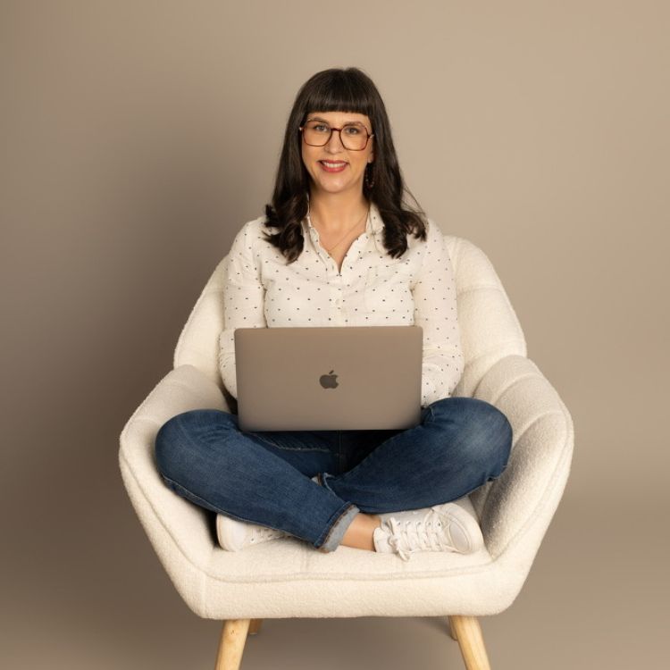 Portrait d'Elise Macé - Chargée de communication freelance Nantes et Loire-Atlantique